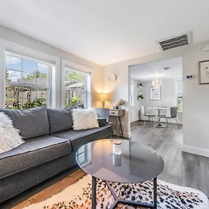 The Urban Nest Guest house Tampa